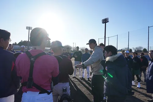 ショーケースイベントで選手と交流する西田陸浮